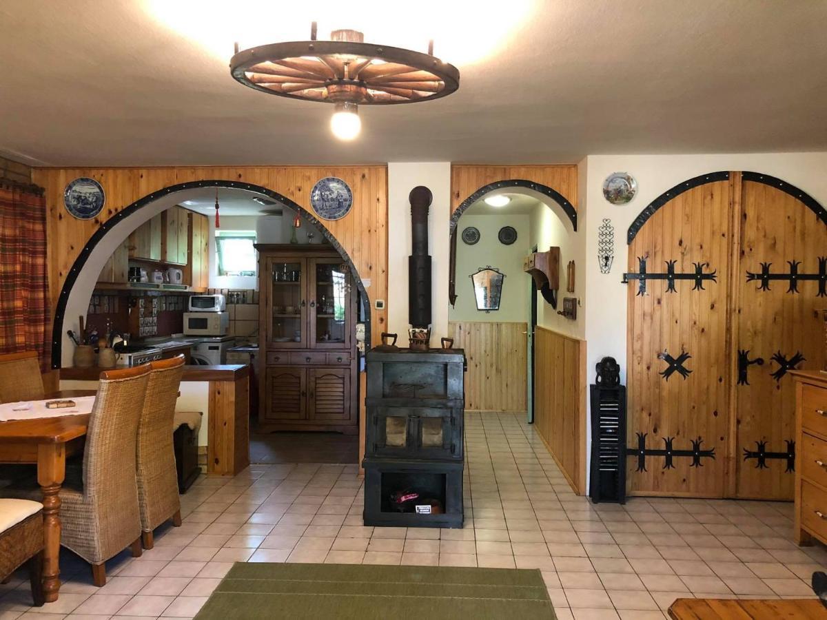 Szendergo - Apartman Hajos Pincefalu Exteriör bild